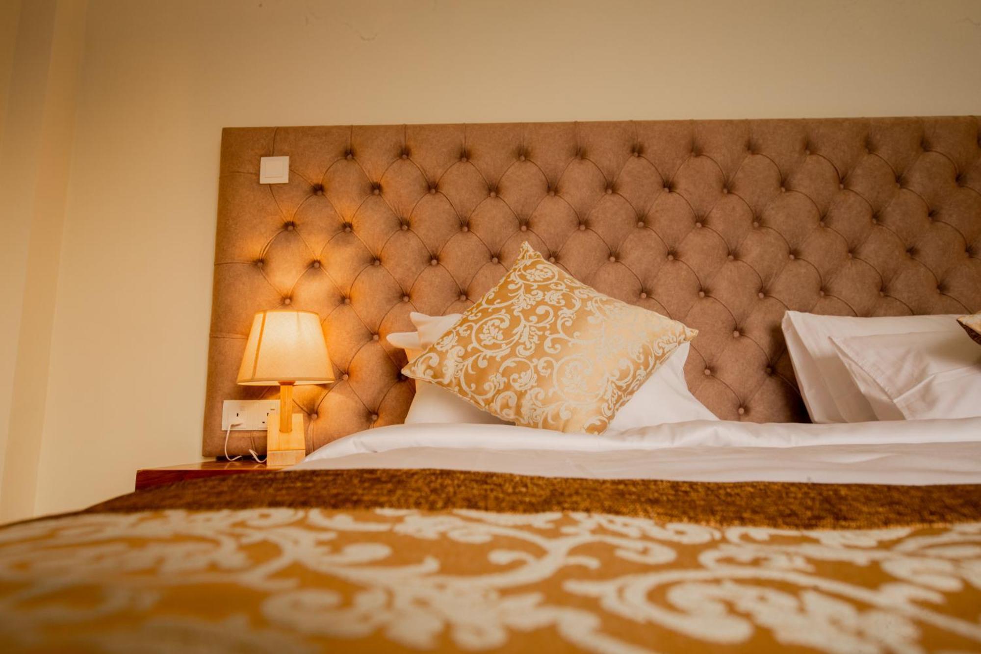 Manthra Leisure Hotel Kandy Exterior photo